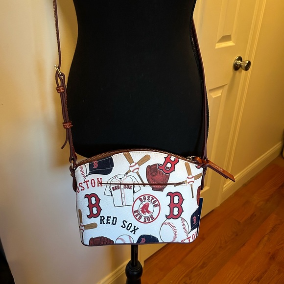 ⚾️Dooney and Bourke Boston Red Sox Crossbody Bag - Picture 9 of 10
